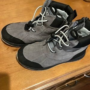 Boys uggs Turlock grey black water proof boots